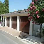 Maxine Villa